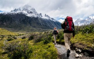 Traveling by foot: good reasons to do it and tips